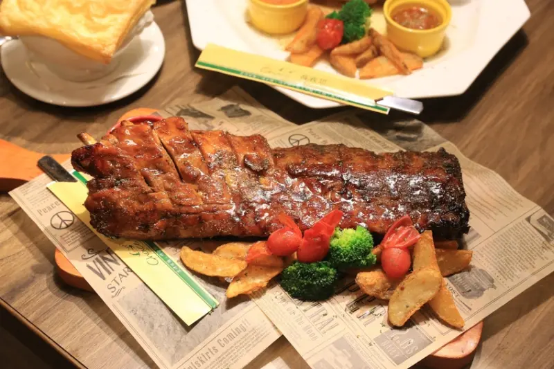 台南美食｜喬義思窯烤手作廚房：Focus８樓，多人分享餐豬肋排、烤全雞正夯