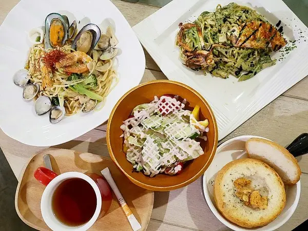 墨墨義大利麵mur-mur pasta-台北東區巷弄義式餐廳  鄰近SOGO  餐點選擇多  價格實惠  很適合三五好友聚餐  或是逛街累了小憩              