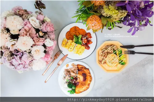 ✿台南✿ 民宅中的小清新 極簡白系風格搭配夢幻嫩粉大門 ㄉㄨㄞㄉㄨㄞ的招牌舒芙蕾歐姆蛋看起來實在太療癒 ➜ it Space 一起空間