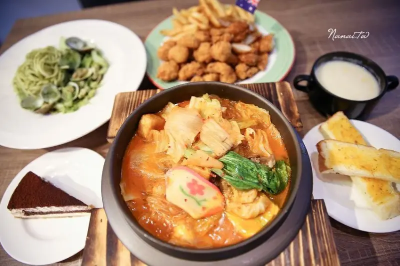 彰化市義起吃麵。純白色極簡風格,平價美味義大利麵店(飲料,冰淇淋,咖啡無限暢飲) 