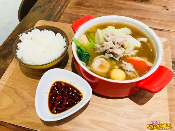 台中南屯美食小火鍋》12MINI經典獨享鍋菜單價位大公開！一個人也能吃好料～台中公益路必吃美食小吃餐廳推薦。