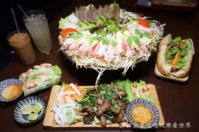 台中大里排隊美食『越好吃越南料理(大里店)』"阮小姐推推鍋"上桌引來側目.菜單