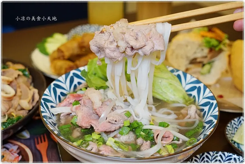 台中越南料理║越好吃越南料理，道地的越南小吃不用花大錢，招牌牛肉河粉清甜卻濃郁，不出國也能享用異國風味！(有foodpanda、uber eats外送)