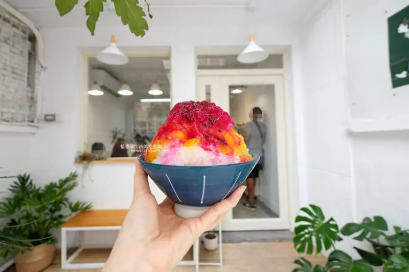 台中西區│果食男子-一週只營業四天，巷弄白色系老屋賣著果醬刨冰 - 藍色起士的美食主義