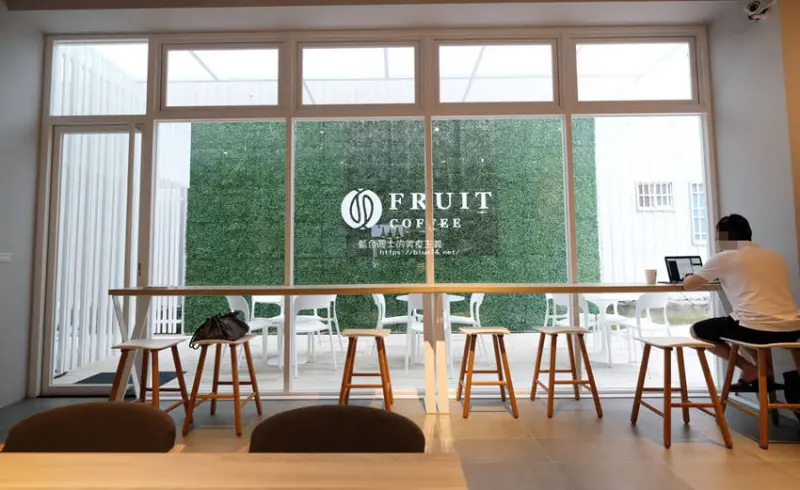 台中西屯│禾果Fruit Coffee-逢甲商圈咖啡館，近西苑高中 - 藍色起士的美食主義