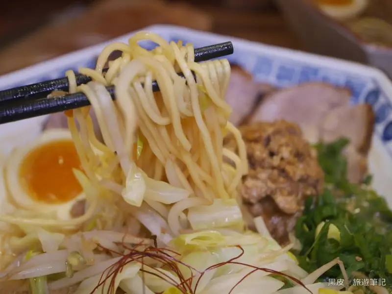 宜蘭美食。東京餃子│濃郁黑白芝麻香氣辛担麵，脆皮羽根付煎餃 - 黑皮的旅遊筆記