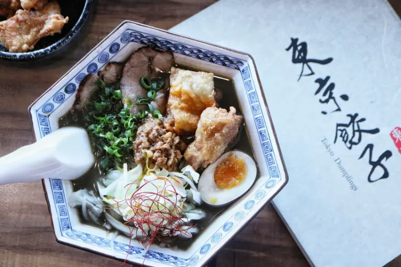 『宜蘭美食』東京餃子｜辛担担麵。感覺到了日本當地吃麵的氛圍！