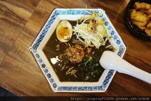 宜蘭五結鄉｜東京餃子 辛担拉麵，台日混血特製胡麻風味拉麵，沒吃到招牌煎餃(附菜單)！