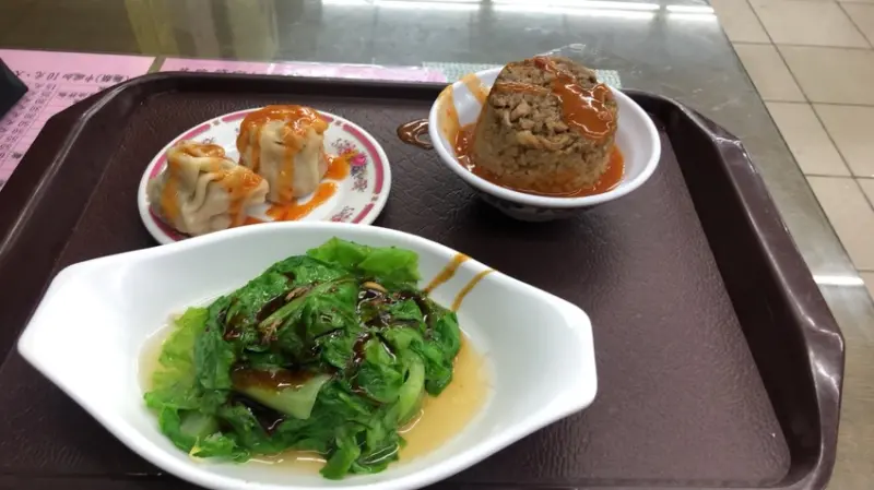 簡家蚵仔煎裡面好吃的燒賣