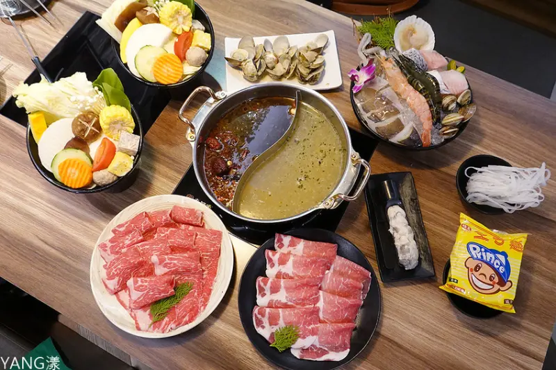 【新北中和】瀧厚鍋物景平店，厚切肉品鎖住肉汁，蛤蜊爆爆鍋底大推薦