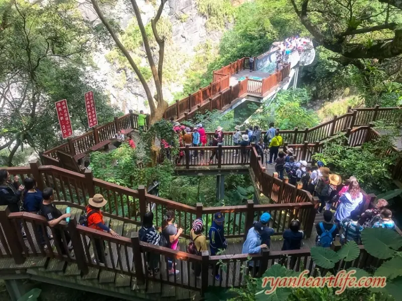 【新竹尖石鄉旅遊景點】《青蛙石天空步道》 – 走訪《賽德克巴萊》壯闊的彩虹橋溪谷場景和體驗透明天空步道的好去處～by 獅子心的吃喝玩樂