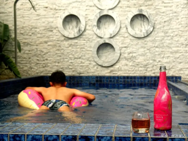 台中。住宿│蘭夏會館.浮誇系汽車旅館.超大泳池.庭院烤肉.KTV歡唱無限