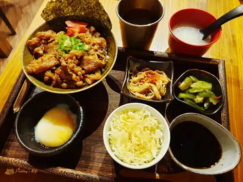【新竹美食】深夜裡的和魂燒肉丼《牛丁次郎坊》新竹旗艦店午餐開賣中