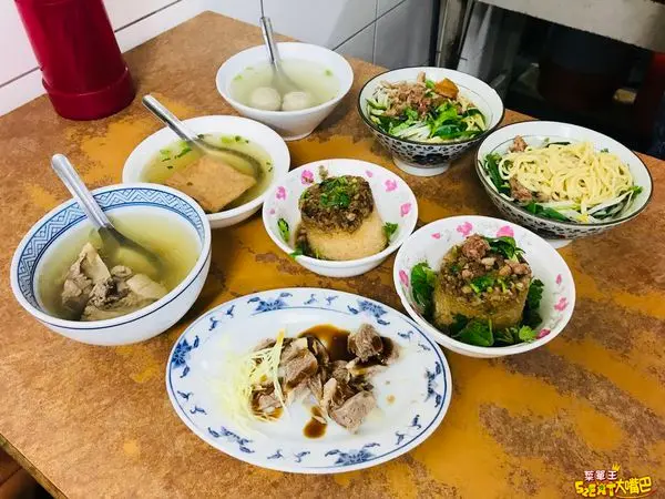 彰化永靖美食小吃》永靖筒仔米糕菜單價位大公開！滿滿人潮包圍的在地傳統低調美食~彰化田尾公路花園必吃美食小吃餐廳推薦。