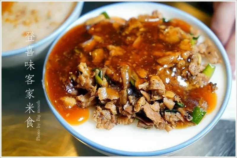 【台中豐原】登喜味客家米食．豐原第一市場經典美味!傳統碗粿、蛋黃碗粿、黑糖桂圓碗粿必吃!