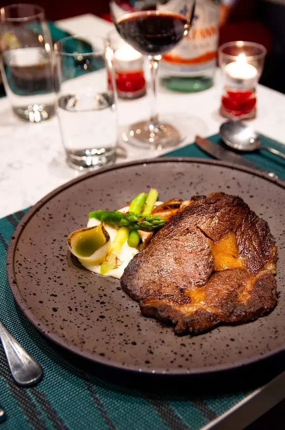 [廣宣]安格斯餐酒館Angus steakhouse&bistro週六營業