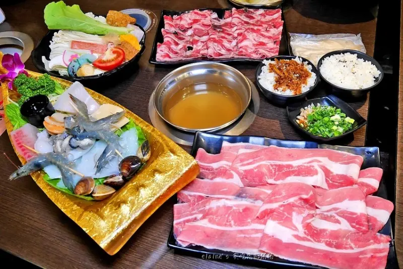 吃。新北中和《鮮來一鍋涮涮鍋》活蝦活蟹新鮮看的見。永和火鍋推薦。永安市場火鍋推薦