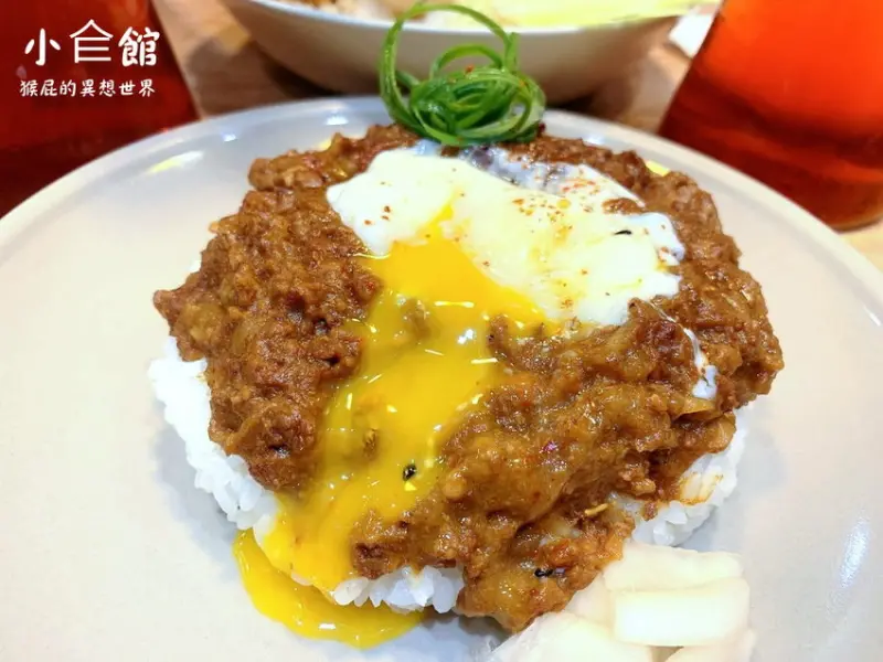 【台北師大】師大超邪惡半熟蛋乾咖哩：小仺館Cafe&Rice，日式咖哩濃郁好吃！台北咖哩飯推薦、師大美食！ @猴屁的異想世界