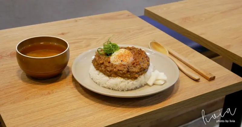 【文青日式咖哩】小仺館 Cafe & Rice 日式咖哩│台北咖哩飯推薦│IG打卡熱門 ❤跟著Livia享受人生❤
