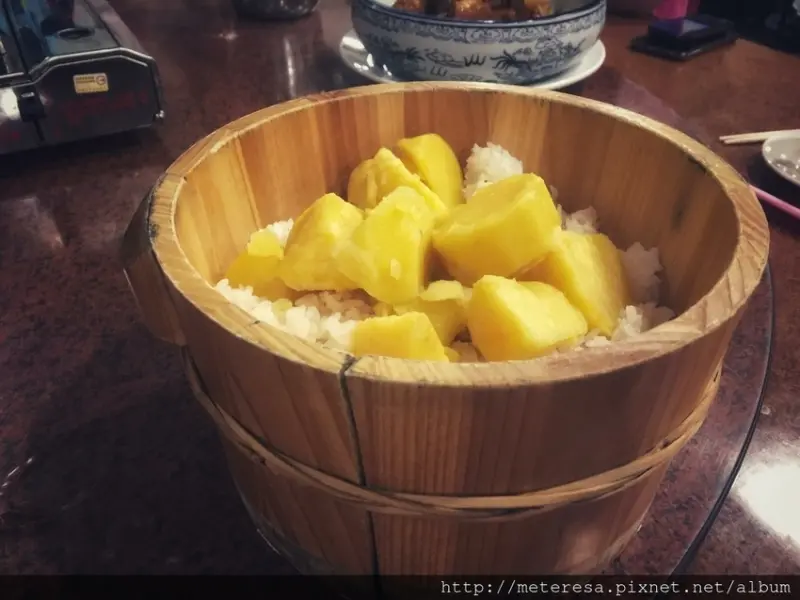 【南投名間美食】茶葉大鄉裡的濃濃古早味三合院餐廳-老街仁城，木桶蕃薯飯超好吃！