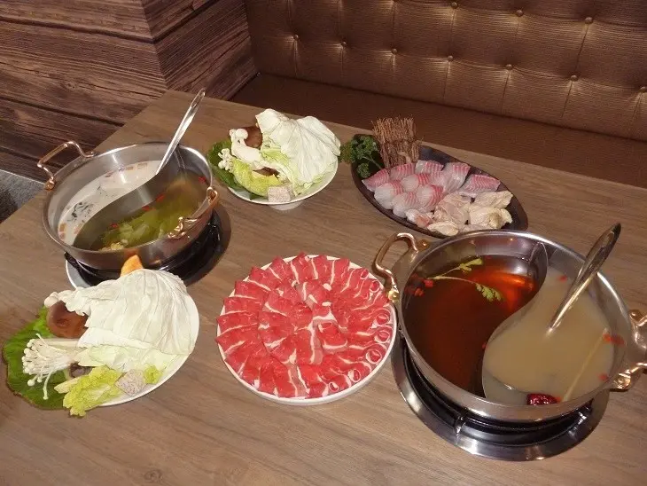 一次品嚐四種湯底,輕鬆自在享用個人鍋涮涮鍋-桃園火鍋217鍋物体驗心得