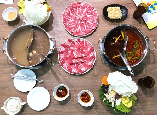 [桃園]多口味特色湯頭個人鍋涮涮鍋/桃園火鍋217鍋物/老闆特製沾醬是美味又迷人!!