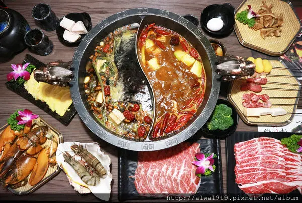 【新竹美食週記】御川都辣串鍋，四川風味小吃麻辣串，霸氣雙龍造型的鴛鴦鍋，仙草鍋底湯頭香濃