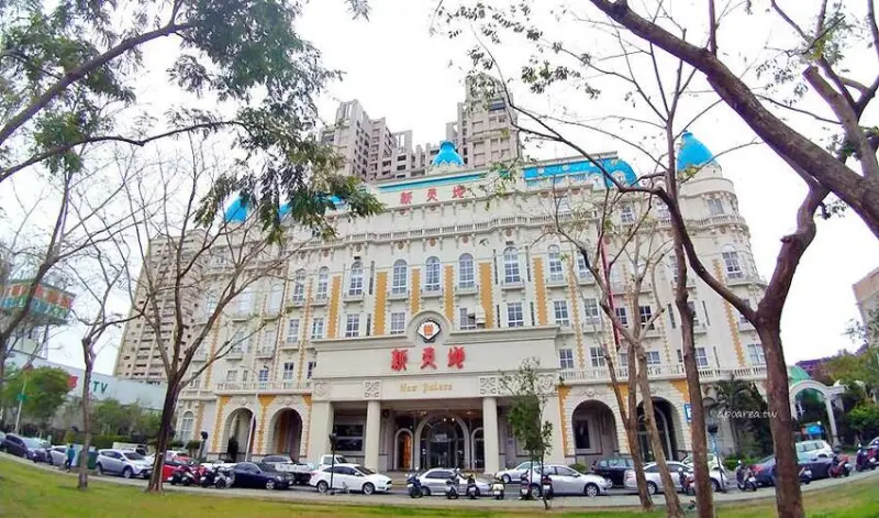 新天地崇德旗艦店。樂食自助百匯3.0升級版，+108元享和牛鍋物放題＋百道美食吃到飽，生猛海鮮無限供應，台中吃到飽推薦 - 🍎 蘋果話日常🍎