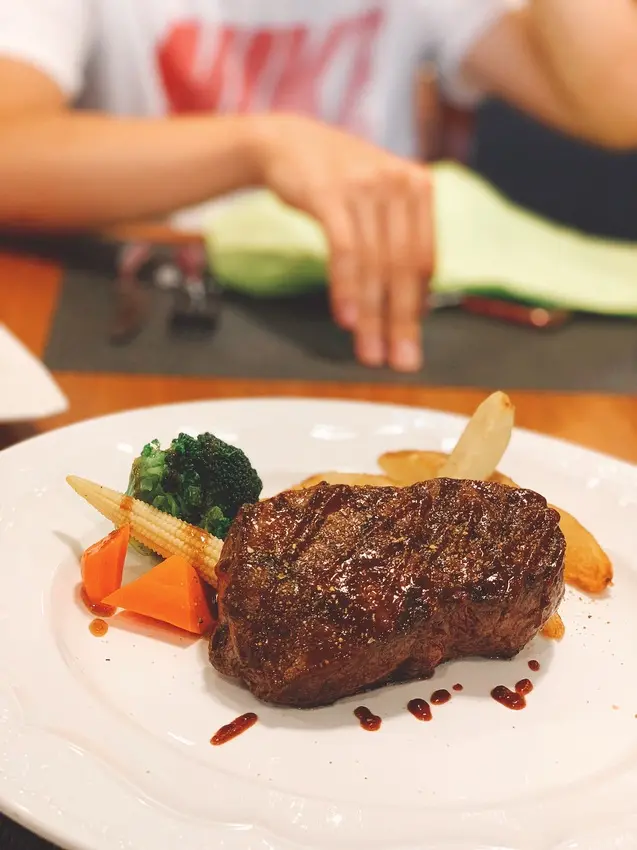 Style Steak 世代歐陸牛排西餐廳 原塊原肉鮮切牛排 水準之上的德國豬腳 松露牛排燉飯 早午餐/商業午餐/家庭聚餐/包場推薦 小巨蛋站 松山區美食