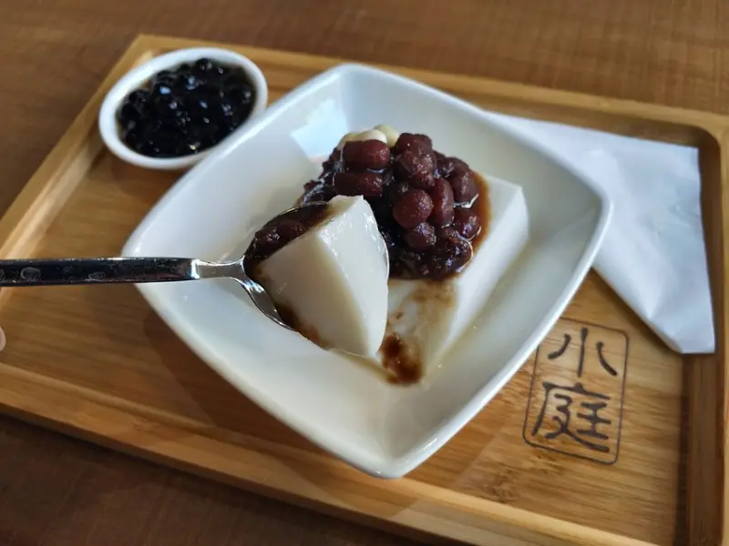 小庭找茶&天然無添加的古早味飲品與甜點&台中第二市場美食~梅煎茶、粉粿、凸餅、杏仁茶。