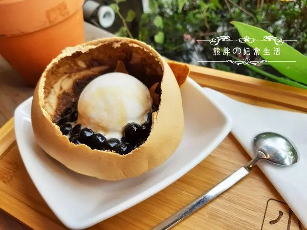 【台中中區】小庭找茶第二市場店，復古特色茶飲，凸餅冰淇淋口感豐富，正能量......