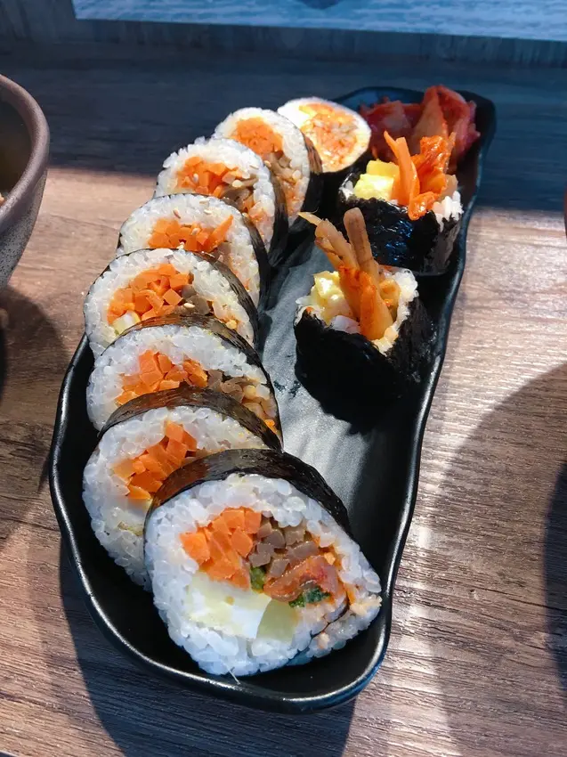 台北中正x韓式料理【新平洞】捷運東門站/ 近東門市場/ 韓式壽司/ 燒肉飯/ 牛骨湯飯