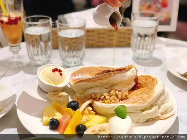 [台北美食] 信義微風 Café del SOL 福岡人氣第一鬆餅，吃了不怕胖的舒芙蕾！#信義區 #市政府站 #百貨美食