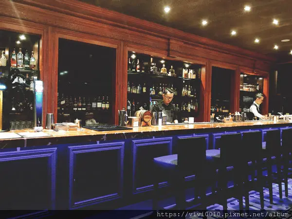 圓圓家愛吃貨-《台北中山》下班後的小確幸，Rocket Music音樂火箭餐廳，現場演唱會的音樂酒吧，放鬆疲憊緊張的工作壓力