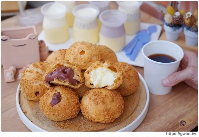 超佛心～爆漿泡芙一顆不用10元，內用還有免費咖啡喝到飽！！