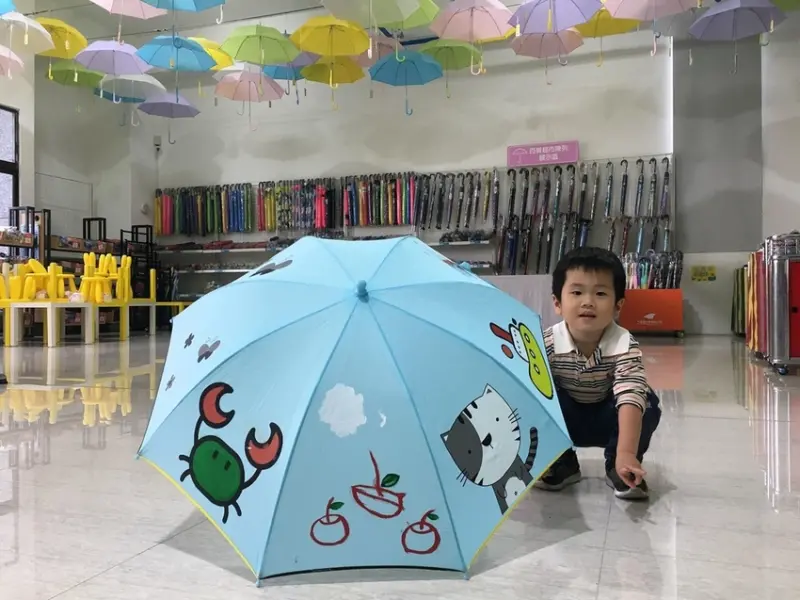 【親子ＤＩＹ】來大振豐彩繪雨傘ＤＩＹ，組裝＋彩繪一次帶走２支傘｜有獎徵答送小禮物親子同樂樂無窮