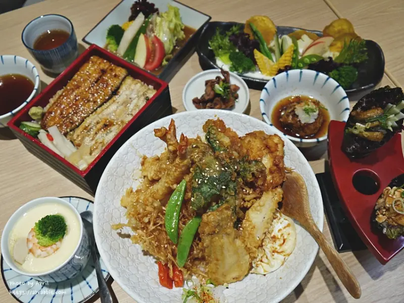 台中太平美食|本鰻魚料理屋-對面有免費停車場超方便！丼飯很好吃！