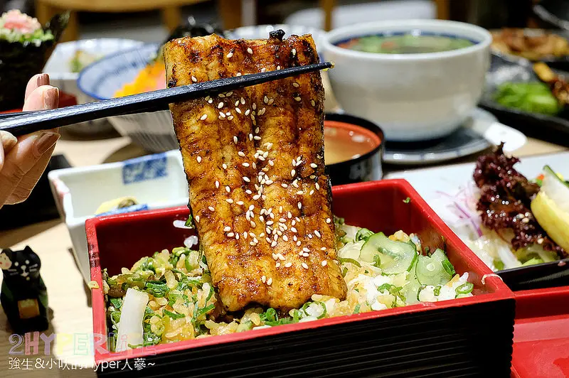 本鰻魚|台中太平吃鰻魚飯超激推！大塊份量讓老饕好滿足，對面超大停車場歡迎開遊覽車來謝謝XD @強生與小吠的Hyper人蔘~
