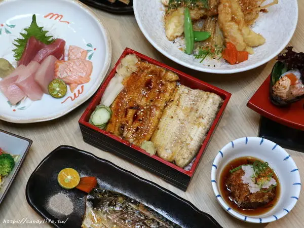 台中美食│本 鰻魚料理屋〃太平人氣鰻魚專賣店，鰻魚重飯一鰻兩吃，還有丼飯、串燒等料理，對面有超大免費停車場～        
      