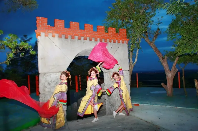 台南旅遊推薦-白河萬里長城文化主題館古裝一秒鐘變格格遊萬里長城關仔嶺泡湯逛天梯