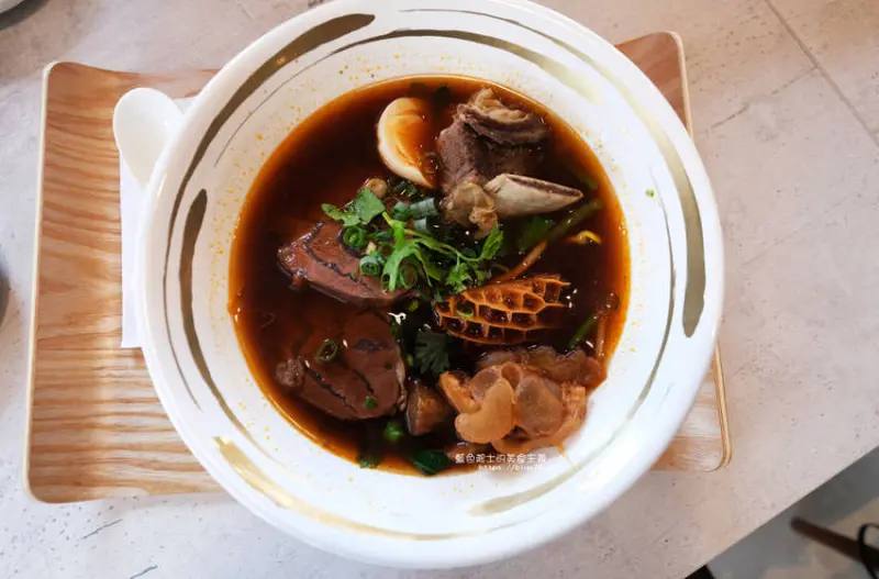 台中南屯│麵廊-亞洲麵類料理彙集，真材實料，價位看個人接受度 - 藍色起士的美食主義