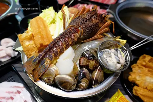 營業時間人潮塞爆，爽嗑龍蝦免300、肉盤只要10元、肉品全面買二再送一！ @蹦啾♥謝蘿莉 La vie heureuse