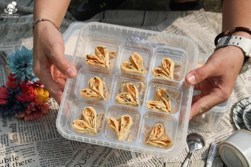 脆到心坎裡的有愛千層餅乾，好好禮 愛心蛋捲❤獻出您的心意 （❤甜蜜上市） - 跟著尼力吃喝玩樂＆親子生活