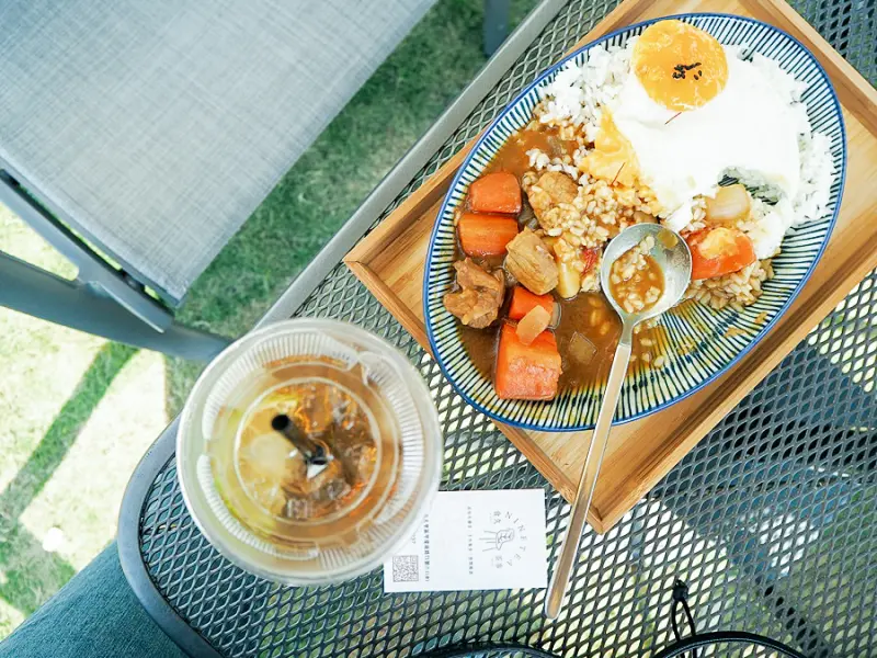 台中餐廳 ▎食久。茶事│大里新聚點貨櫃屋與草地，寵物友善餐廳。(內含菜單)