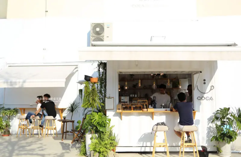 新竹竹北│渴口手沖咖啡-高鐵旁白色系貨櫃手沖咖啡外帶吧，IG拍照熱門打卡點，也太好拍了吧 - 藍色起士的美食主義