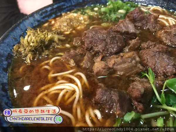[食]匠骰子牛牛肉麵 麻辣蒜味骰子牛肉麵 炙燒過的骰子牛肉好香！