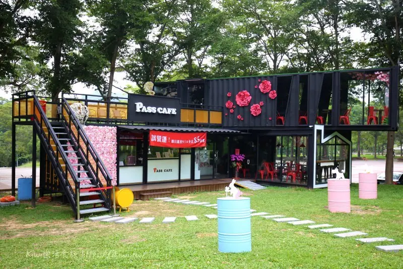 彰化美食推薦｜帕司咖啡Pass cafe彰化貨櫃屋咖啡廳xIG打卡熱點x親子草皮x下午茶 彰師大寶山校區內 - Kiwi 樂活食旅