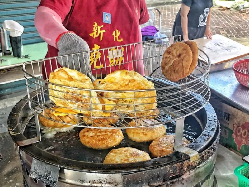 [台南 ‧ 新化區] 新化人氣銅板美食 一天只賣四小時的新化燒餅 每日手工現包在地人的下午小點心