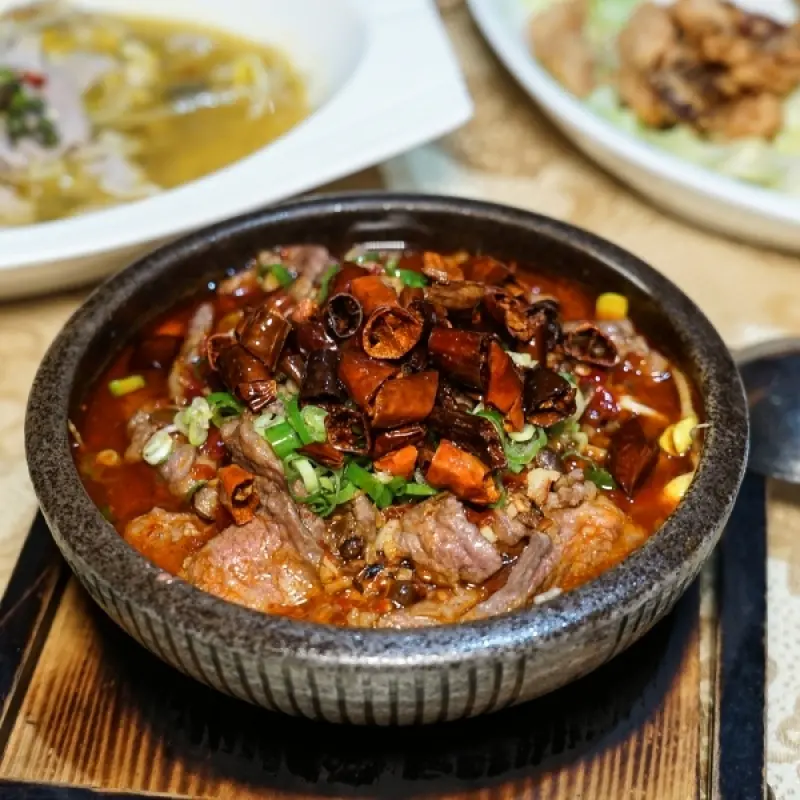 跳躍的宅男 - [花蓮美食]川府老媽新派川菜-水煮牛香辣好吃 搭配川味擔擔麵超對味