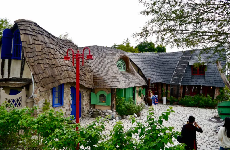 新景點：花蓮爆紅傳奇的「Mr.Sam山姆咖啡館(原童話屋)與何榕值茶具陶作展